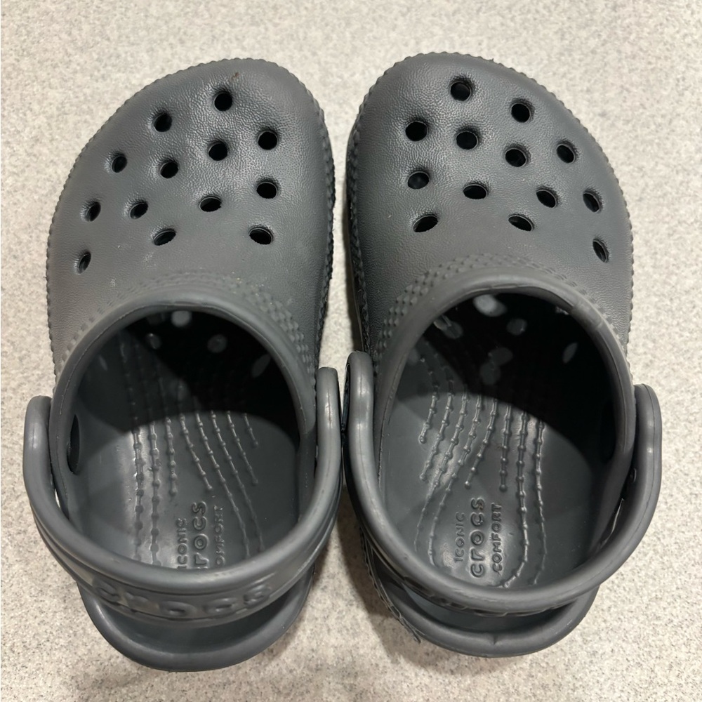 Toddler Gray Crocs (size C5)